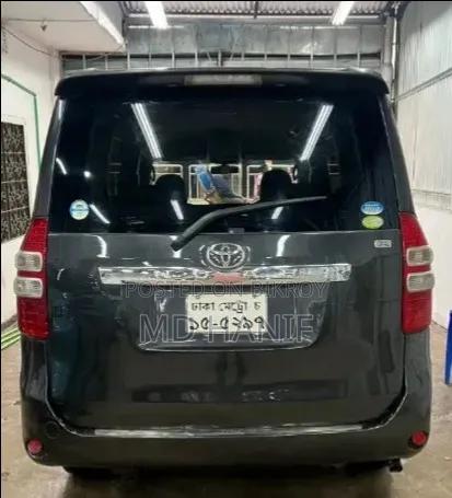 Toyota Noah 2009 Gray