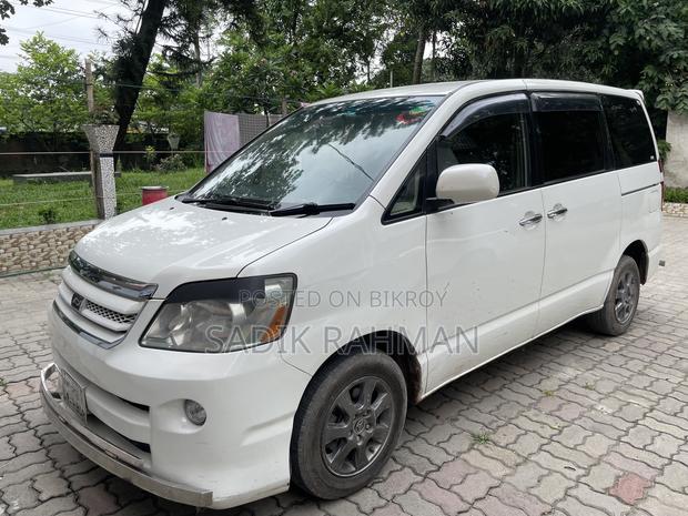 Toyota Noah 2.0 FWD (8 Seater) 2006 Pearl