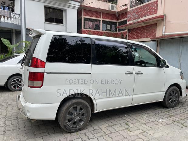 Toyota Noah 2.0 FWD (8 Seater) 2006 Pearl