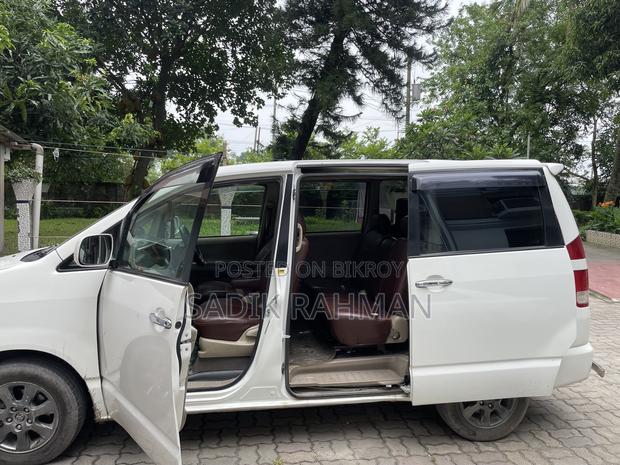 Toyota Noah 2.0 FWD (8 Seater) 2006 Pearl