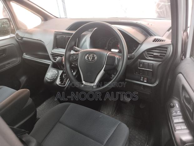 Toyota Noah 2021 Silver