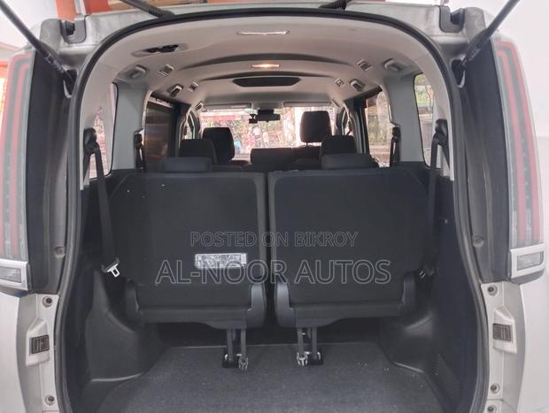 Toyota Noah 2021 Silver