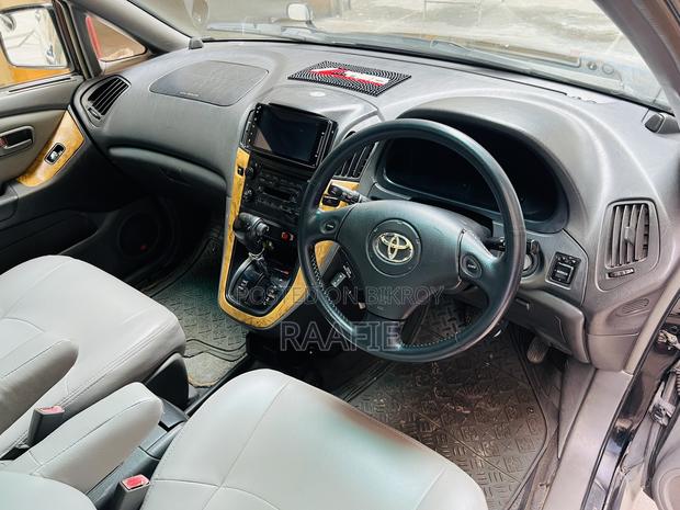 Toyota Harrier 3.0 V6 1999 Black