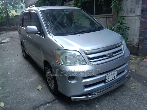 Toyota Noah 2004 Silver