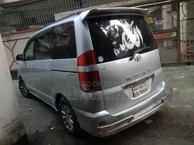 Toyota Noah 2004 Silver