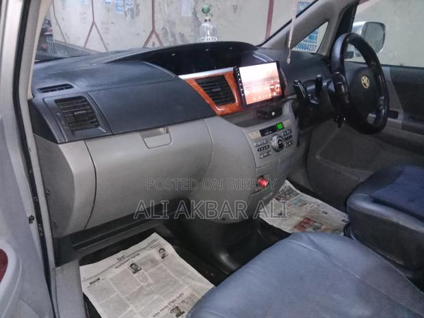 Toyota Noah 2004 Silver