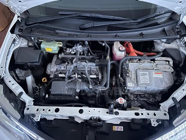 Toyota Axio 1.5 Hybrid 2WD 2018 White