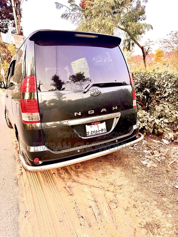 Toyota Noah 2002 Black