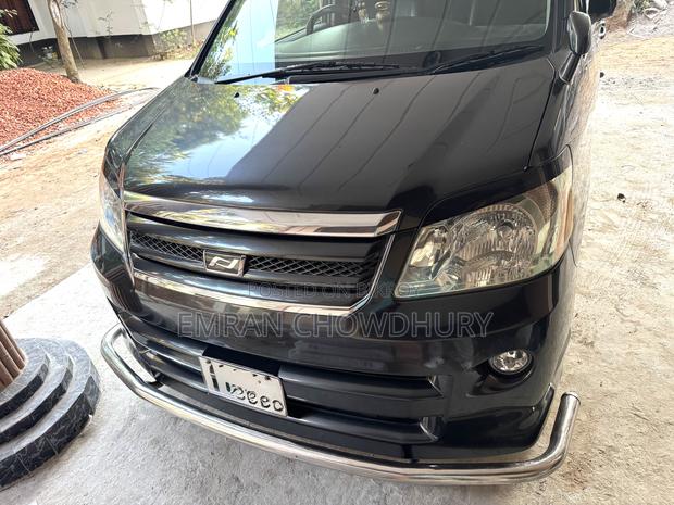 Toyota Noah 2002 Black
