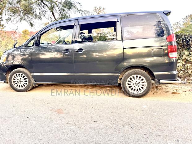 Toyota Noah 2002 Black