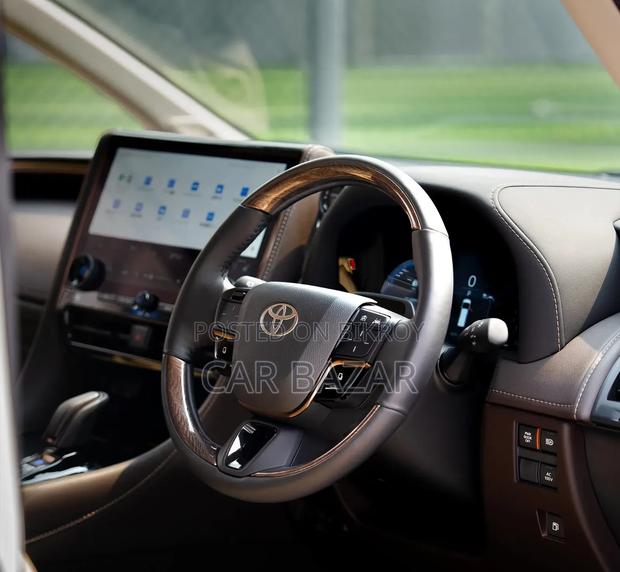 Toyota Alphard 2023 Pearl