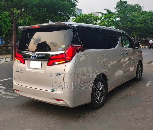 Toyota Alphard 2.5 Hybrid AWD 2021