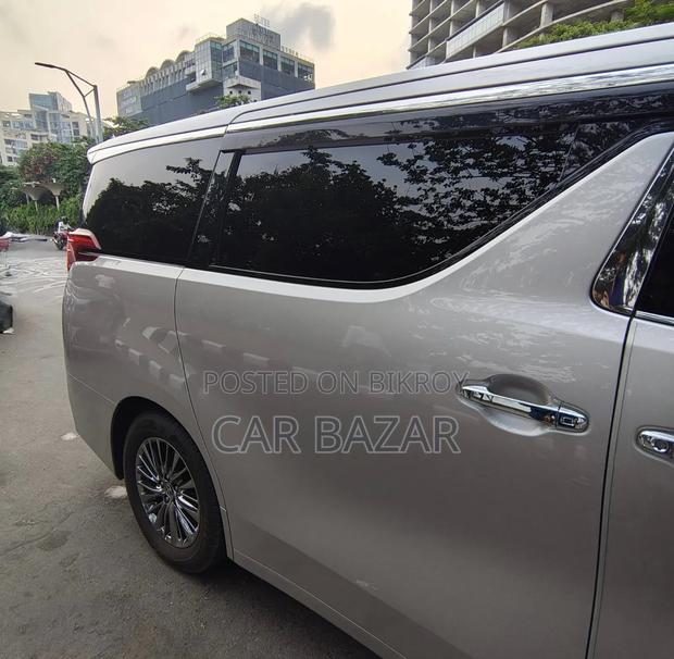Toyota Alphard 2.5 Hybrid AWD 2021