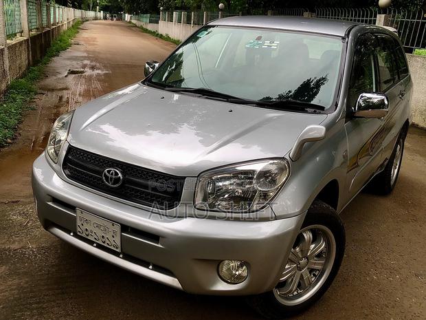 Toyota RAV4 2025 Silver