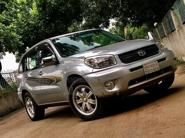 Toyota RAV4 2025 Silver