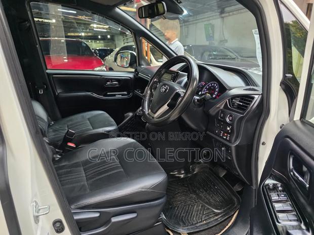 Toyota Esquire 2020 Pearl