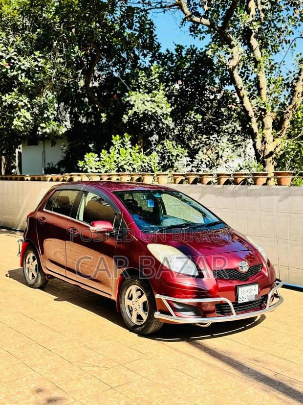 Toyota Vitz 2009 Maroon