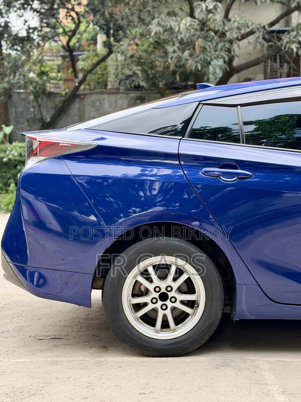Toyota Prius 4dr Hatchback (1.8L 4cyl Gas/Electric Hybrid CVT) 2016