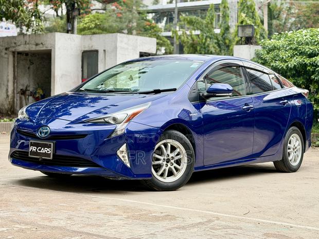 Toyota Prius 4dr Hatchback (1.8L 4cyl Gas/Electric Hybrid CVT) 2016