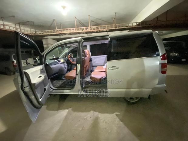 Toyota Noah 2002 Silver