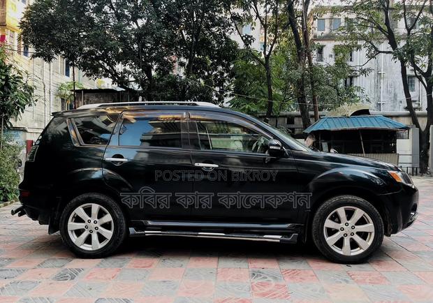 Mitsubishi Outlander 2010 Black