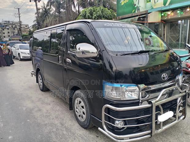 Toyota HiAce 2005 Black