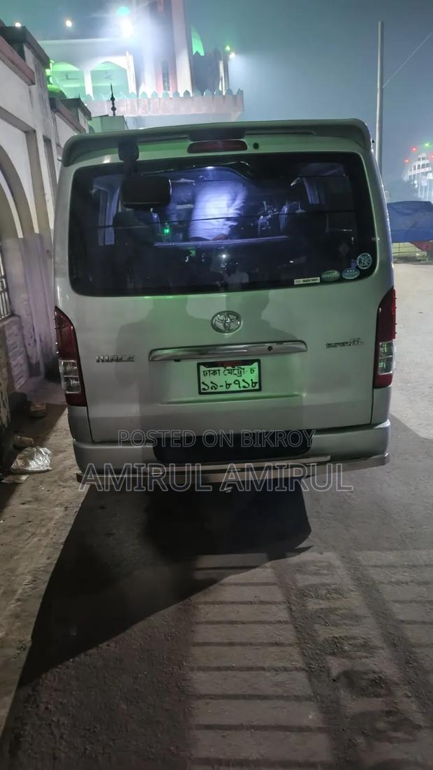 Toyota HiAce 2014 Silver