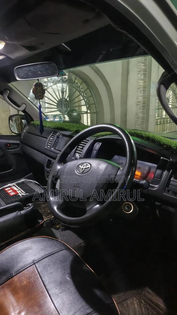 Toyota HiAce 2014 Silver