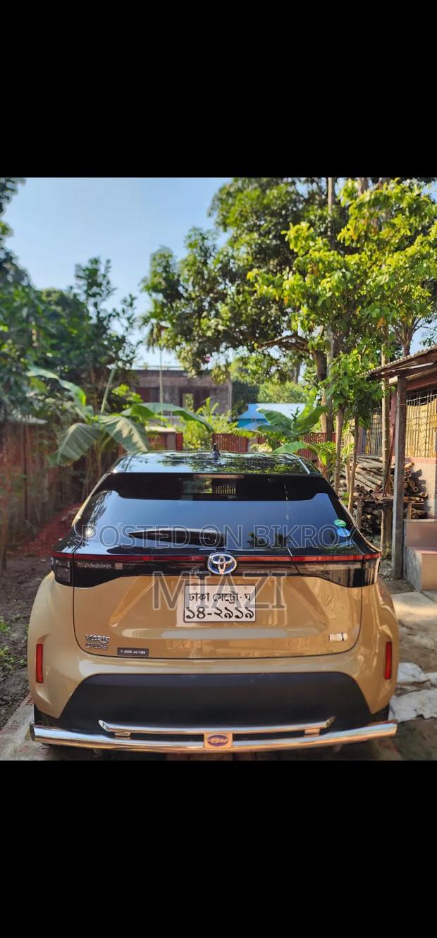 Toyota Corolla Cross Hybrid S AWD 2024 Gold