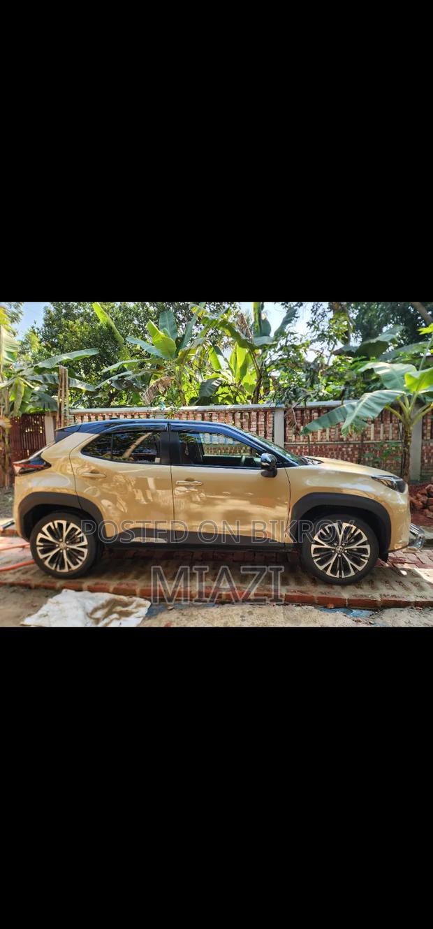 Toyota Corolla Cross Hybrid S AWD 2024 Gold