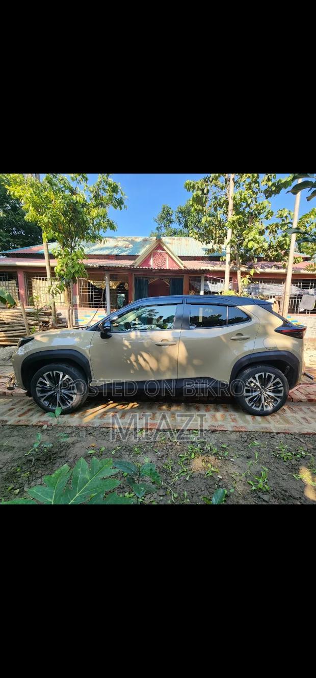 Toyota Corolla Cross Hybrid S AWD 2024 Gold