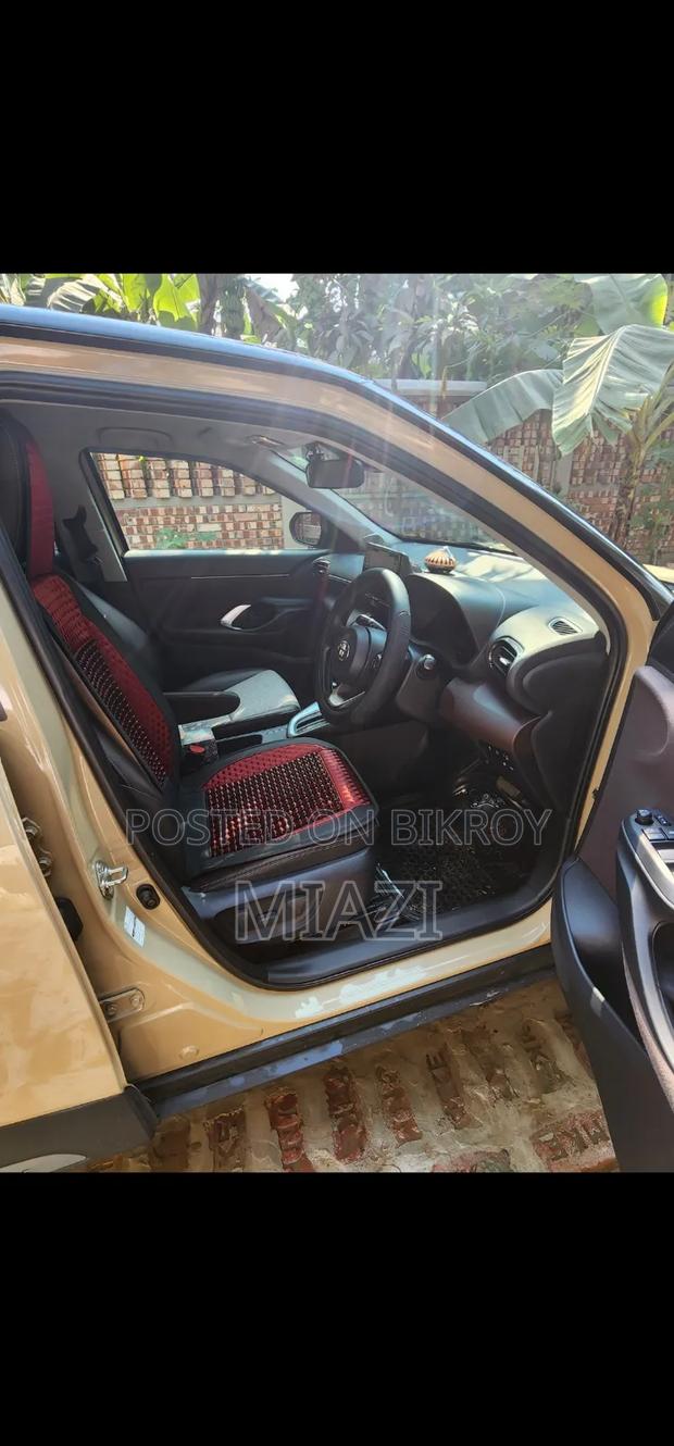 Toyota Corolla Cross Hybrid S AWD 2024 Gold