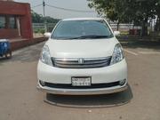 Toyota ISIS 2004 Pearl for sale