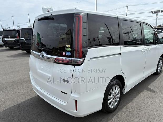 Toyota Noah 2021 Pearl