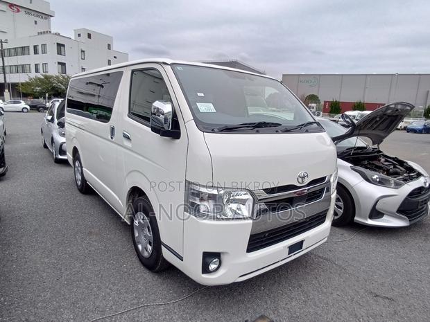 Toyota HiAce 2021 White