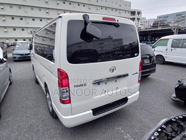 Toyota HiAce 2021 White