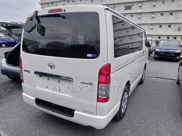 Toyota HiAce 2021 White