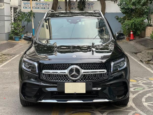 Mercedes-Benz 200 2021 Black