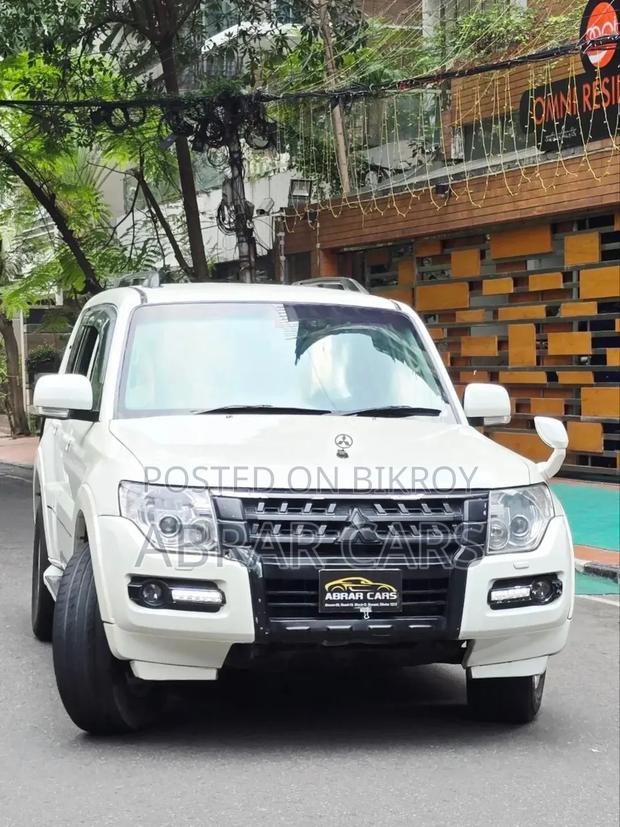 Mitsubishi Pajero 2006 White
