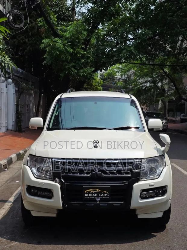Mitsubishi Pajero 2006 White