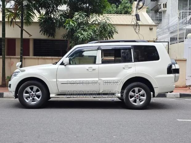 Mitsubishi Pajero 2006 White