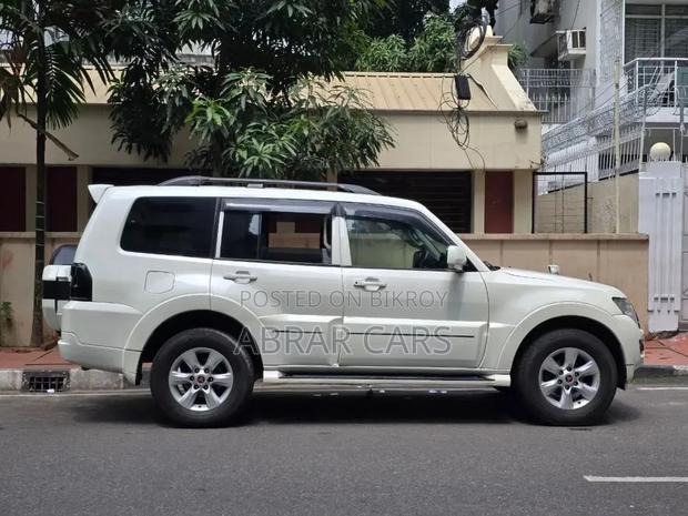 Mitsubishi Pajero 2006 White