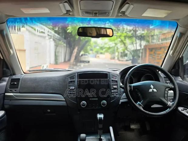 Mitsubishi Pajero 2006 White