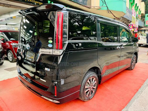 Toyota Esquire 2017 Black