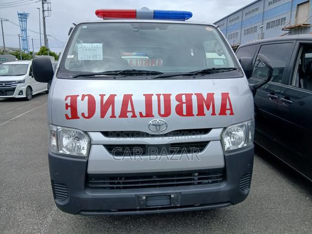 Toyota HiAce 2021 Silver