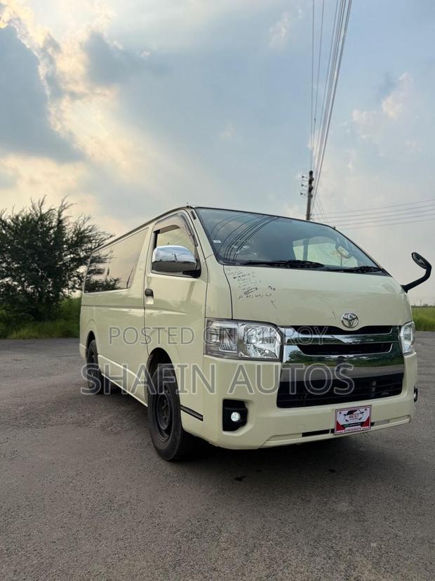 Toyota HiAce 2020 Pearl