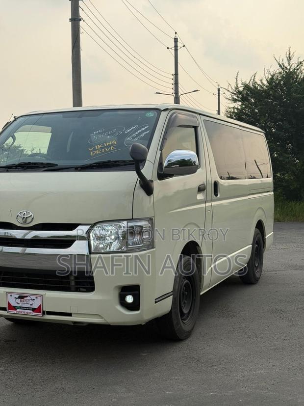 Toyota HiAce 2020 Pearl