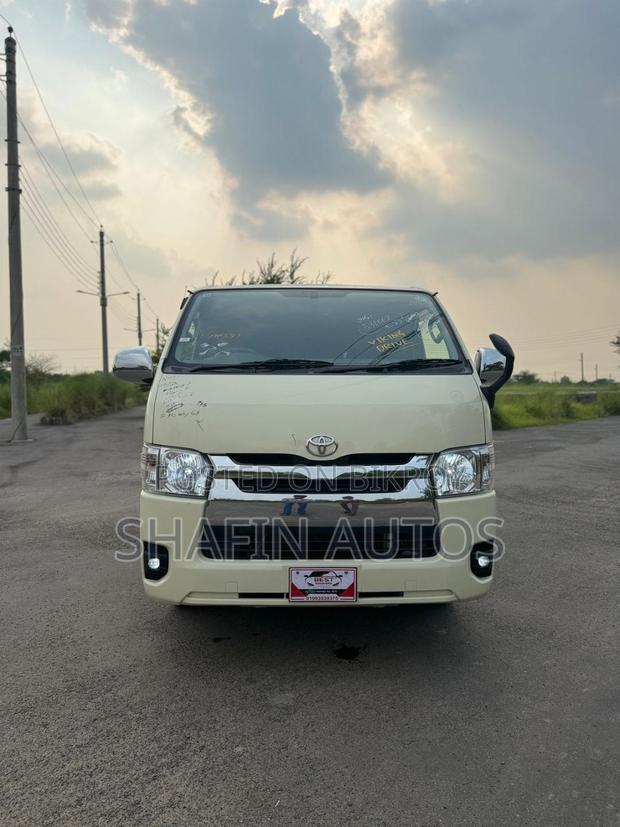 Toyota HiAce 2020 Pearl