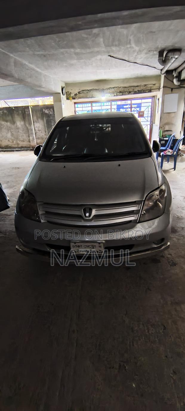 Toyota IST 2002 Silver