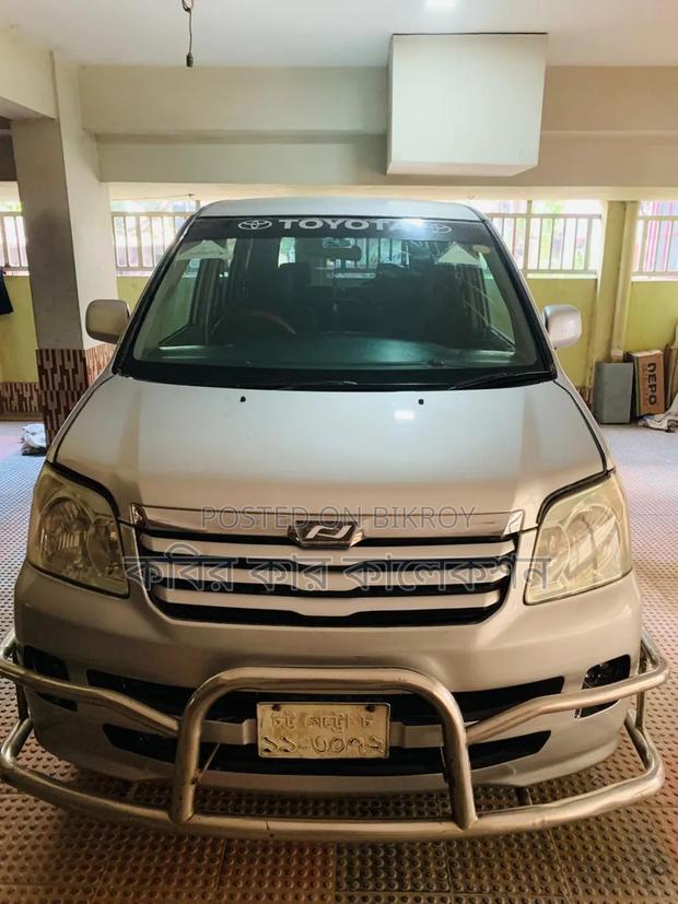 Toyota Noah 2003 Silver